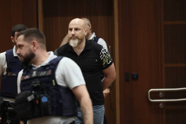 The accused Gregory Lenoci arrives for the judgment session in his trial, regarding the attempted murder of his neighbor Marc P., at the Namur Criminal Court, on Thursday 20 August 2026. GrÃ gory Lenoci is accused of assaulting his neighbor on July 24, 2025, following suspicions that the neighbor had sexually assaulted his stepson, leaving the victim in a vegetative state.  BRUNOxFAHY 183810708