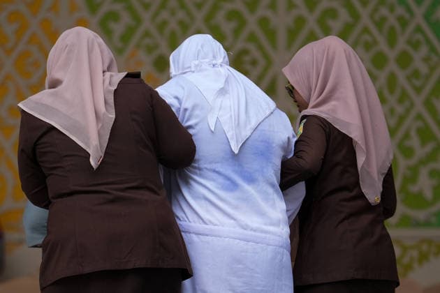August 20, 2026, Banda Aceh, Aceh, Indonesia: An official assists a convict who is weak after receiving 100 lashes at Bustanul Salatin Park in Banda Aceh, Aceh Province, Indonesia, on Thursday. Today, 11 individuals convicted of violating the *Qanun Jinayat* (Islamic Criminal Code) underwent the punishment of caning. Among the 11 convicts, four were found guilty of *zina* (illicit sexual intercourse) and were each sentenced to 100 lashes. Banda Aceh Indonesia - ZUMAi115 20260820_zip_i115_060 Copyright: xMuhammadxIqbalx