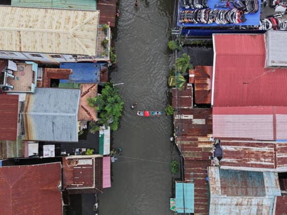 Monsoon rains flood multiple places in Philippines as tens of thousands displaced BULACAN, PHILIPPINES - AUGUST 20: People use a boat to get through flood waters, at a flooded town due to monsoon rains, in Calumpit, Bulacan, Philippines, on August 20, 2026. The lingering monsoon effects, compounded with the intensifying tropical storm Saudel that is expected to turn into a typhoon, have recently brought humongous rains to the Philippines, causing widespread, serious flooding in multiple areas across 10 different regions, including those on Central Luzon. As a result, tens of thousands of people across the Southeast Asian country have been displaced or evacuated to safety. Daniel Ceng Anadolu Pampanga Philippines. Editorial use only. Pleas  Copyright: x2026xAnadoluxDanielxCengx