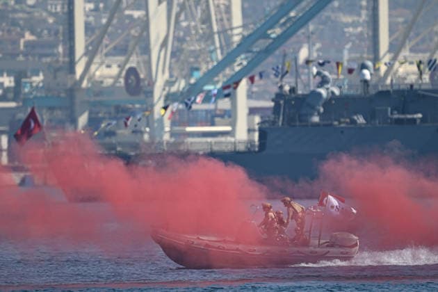 TEKNOFEST Blue Homeland KOCAELI, TURKIYE - AUGUST 20: Smoke and flames rise from the middle of the sea during the military demonstration held by the Underwater Offense (SAT) and Underwater Defense (SAS) Commands as part of the TEKNOFEST Blue Homeland at the Golcuk Naval Shipyard Command in Kocaeli, Turkiye, on August 20, 2026. Organized under the main leadership of the Turkish National Defense Ministry and the Turkish Technology Team Foundation (T3 Foundation), with Anadolu as the Global Communication Partner, the event showcases Turkiye s maritime power, defense capabilities, and indigenous technologies. Gathering technology and defense industry enthusiasts around a maritime focus, the festival will welcome visitors through August 23. Akin  Copyright: x2026xAnadoluxAkinxCeliktasx