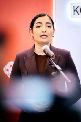 Reem Alabali-Radovan (SPD), Bundesministerin fuer wirtschaftliche Zusammenarbeit und Entwicklung, aufgenommen im Rahmen eines Doorstep mit dem koordinierenden Minister fuer Wirtschaft der Republik Indonesien, Airlangga Hartarto, in Jakarta, 20.08.2026. Fotografiert im Auftrag des Bundesministeriums fuer wirtschaftliche Zusammenarbeit und Entwicklung. Jakarta Indonesien *** Reem Alabali Radovan (SPD), Federal Minister for Economic Cooperation and Development, photographed during a doorstep interview with Airlangga Hartarto, Coordinating Minister for Economic Affairs of the Republic of Indonesia, in Jakarta, August 20, 2026. Photographed on behalf of the Federal Ministry for Economic Cooperation and Development, Jakarta, Indonesia Copyright: xSebastianxRaux