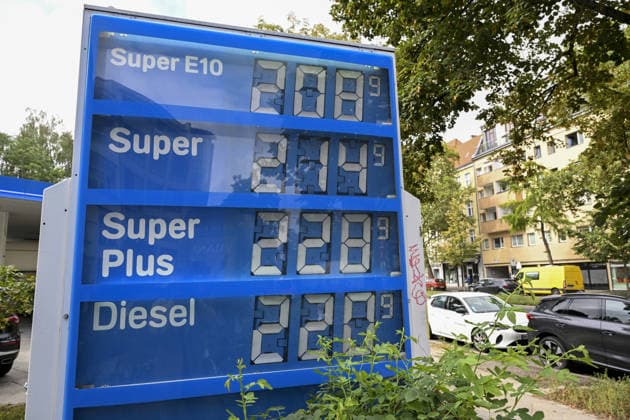 Diesel prices in Germany continue to rise BERLIN, GERMANY - AUGUST 20: Price displays at a petrol station in Berlin, Germany, on August 20, 2026. Diesel prices in Germany continue their rapid surge driven by rising logistics costs and increases in international crude oil prices. Halil Sagirkaya Anadolu Berlin Germany. Editorial use only. Please get in touch for any other usage.  Copyright: x2026xAnadoluxHalilxSagirkayax