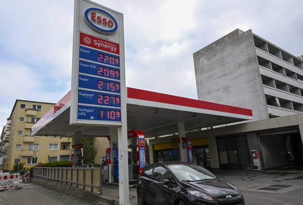 Diesel prices in Germany continue to rise BERLIN, GERMANY - AUGUST 20: Price displays at a petrol station in Berlin, Germany, on August 20, 2026. Diesel prices in Germany continue their rapid surge driven by rising logistics costs and increases in international crude oil prices. Halil Sagirkaya Anadolu Berlin Germany. Editorial use only. Please get in touch for any other usage.  Copyright: x2026xAnadoluxHalilxSagirkayax