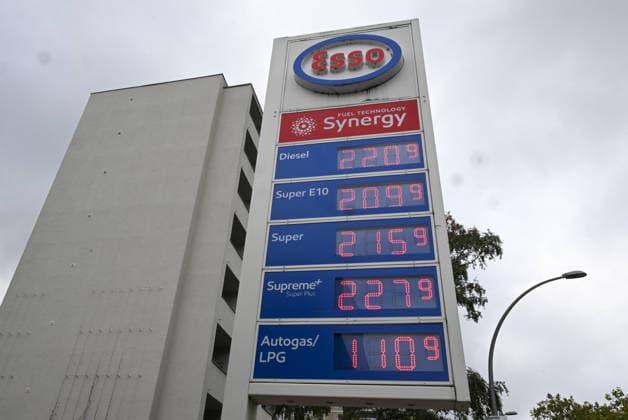 Diesel prices in Germany continue to rise BERLIN, GERMANY - AUGUST 20: Price displays at a petrol station in Berlin, Germany, on August 20, 2026. Diesel prices in Germany continue their rapid surge driven by rising logistics costs and increases in international crude oil prices. Halil Sagirkaya Anadolu Berlin Germany. Editorial use only. Please get in touch for any other usage.  Copyright: x2026xAnadoluxHalilxSagirkayax