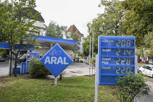 Diesel prices in Germany continue to rise BERLIN, GERMANY - AUGUST 20: Price displays at a petrol station in Berlin, Germany, on August 20, 2026. Diesel prices in Germany continue their rapid surge driven by rising logistics costs and increases in international crude oil prices. Halil Sagirkaya Anadolu Berlin Germany. Editorial use only. Please get in touch for any other usage.  Copyright: x2026xAnadoluxHalilxSagirkayax