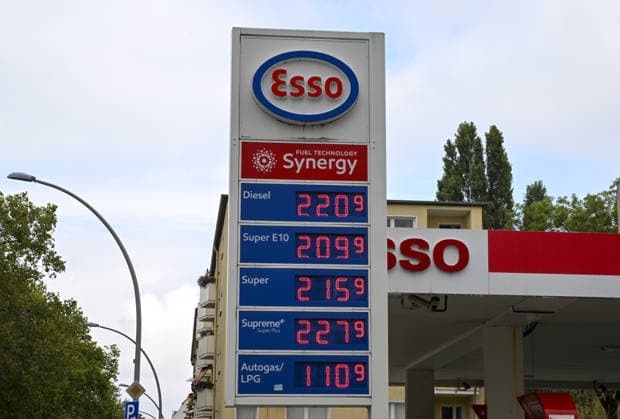 Diesel prices in Germany continue to rise BERLIN, GERMANY - AUGUST 20: Price displays at a petrol station in Berlin, Germany, on August 20, 2026. Diesel prices in Germany continue their rapid surge driven by rising logistics costs and increases in international crude oil prices. Halil Sagirkaya Anadolu Berlin Germany. Editorial use only. Please get in touch for any other usage.  Copyright: x2026xAnadoluxHalilxSagirkayax