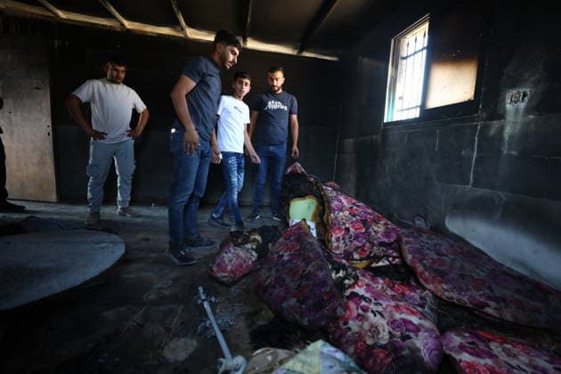 Israeli settlers set fire to a house in the West Bank HEBRON, WEST BANK, PALESTINE - AUGUST 20: Palestinians inspect the damage to a house that Israeli settlers set fire to, where a Palestinian mother and daughter lived, in the Hallet al-Fara area of Yatta, in the southern West Bank city of Hebron, Palestine, on August 20, 2026. Wisam Hashlamoun Anadolu Hebron West Bank. Editorial use only. Please get in touch for any other usage.  Copyright: x2026xAnadoluxWisamxHashlamounx