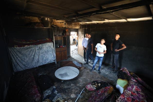 Israeli settlers set fire to a house in the West Bank HEBRON, WEST BANK, PALESTINE - AUGUST 20: Palestinians inspect the damage to a house that Israeli settlers set fire to, where a Palestinian mother and daughter lived, in the Hallet al-Fara area of Yatta, in the southern West Bank city of Hebron, Palestine, on August 20, 2026. Wisam Hashlamoun Anadolu Hebron West Bank. Editorial use only. Please get in touch for any other usage.  Copyright: x2026xAnadoluxWisamxHashlamounx