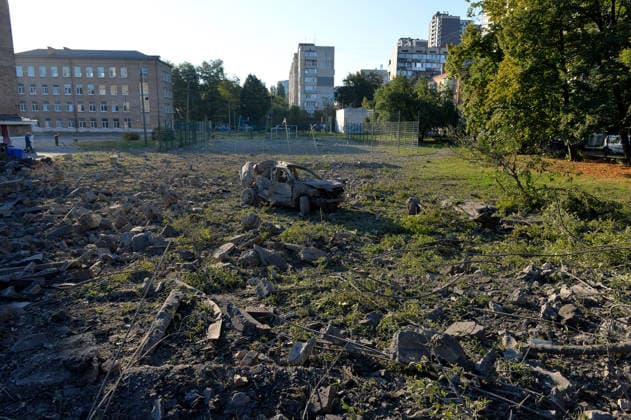 A destroyed car is on the pitch outside a school in the Solomianskyi district after a Russian missile attack, Kyiv, Ukraine, August 20, 2026. High-rise residential buildings, a children’s hospital, a school, utility and warehouse facilities, garages, and cars were damaged in the district as a result of Russia’s overnight large-scale combined strike on the capital. Power grid infrastructure was also affected, causing an outage. In Kyiv, the attack claimed the lives of at least 13 people, including two children. The Russian military targeted the city with ballistic missiles, Kalibr cruise missiles, Kh-101s, and Zircon hypersonic cruise missiles. (Photo by Oleksandr Klymenko Ukrinform) Aftermath of Russian strike in Solomianskyi district of Ky  Copyright: xOleksandrxKlymenkox
