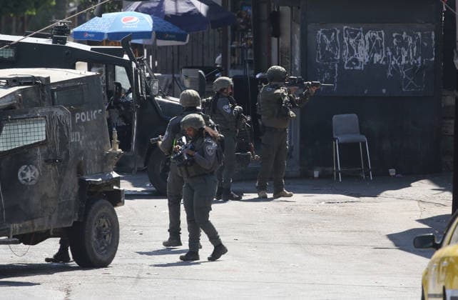 Three Palestinians injured in Israeli raids in the West Bank NABLUS, WEST BANK, PALESTINE - AUGUST 20: Israeli forces raid the Balata Camp, closing entrances and exits and restricting the movement of residents, as three Palestinians are injured and at least six people are detained during the raids in Nablus, in the northern West Bank, Palestine, on August 20, 2026. Nedal Eshtayah Anadolu Nablus West Bank. Editorial use only. Please get in touch for any other usage.  Copyright: x2026xAnadoluxNedalxEshtayahx
