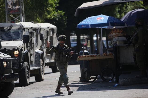 Three Palestinians injured in Israeli raids in the West Bank NABLUS, WEST BANK, PALESTINE - AUGUST 20: Israeli forces raid the Balata Camp, closing entrances and exits and restricting the movement of residents, as three Palestinians are injured and at least six people are detained during the raids in Nablus, in the northern West Bank, Palestine, on August 20, 2026. Nedal Eshtayah Anadolu Nablus West Bank. Editorial use only. Please get in touch for any other usage.  Copyright: x2026xAnadoluxNedalxEshtayahx