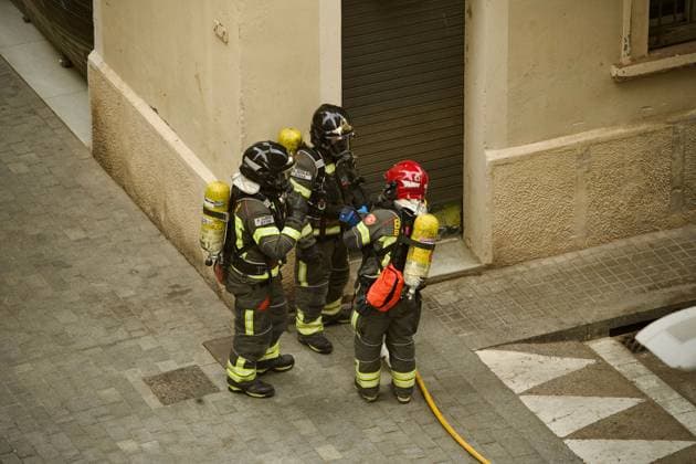 August 20, 2026, Barcelona, Spain: BARCELONA, SPAIN, AUGUST 20, 2026: A fire breaks out on Sant Miquel Street in BarcelonaÃ¢â‚¬â ¢s Barceloneta neighborhood. Emergency services respond at the scene. No information on possible injuries was immediately available. Barcelona Spain - ZUMAq101 20260820_zna_q101_047 Copyright: xPabloxCarvajalxMunizagax