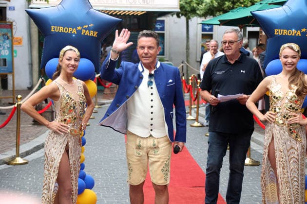 Mross erhält Stern auf Walk of Fame in Rust Rust, 20082026 Stefan Mross: Der Sänger, Entertainer und Moderator der beliebten ARD-Sendung Immer wieder sonntags erhält seinen eigenen Stern auf dem Walk of Fame im Europa-Park. Baden- Württemberg Germany *** Mross Receives a Star on the Walk of Fame in Rust Rust, 20082026 Stefan Mross The singer, entertainer, and host of the popular ARD show *Immer wieder sonntags* receives his own star on the Walk of Fame at Europa-Park in Baden-Württemberg, Germany Copyright: xMatthiasxGränzdörferx