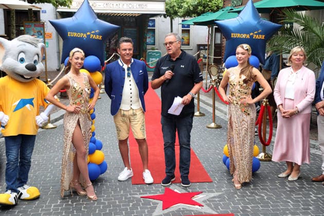 Mross erhält Stern auf Walk of Fame in Rust Rust, 20082026 Stefan Mross: Der Sänger, Entertainer und Moderator der beliebten ARD-Sendung Immer wieder sonntags erhält seinen eigenen Stern auf dem Walk of Fame im Europa-Park. Baden- Württemberg Germany *** Mross Receives a Star on the Walk of Fame in Rust Rust, 20082026 Stefan Mross The singer, entertainer, and host of the popular ARD show *Immer wieder sonntags* receives his own star on the Walk of Fame at Europa-Park in Baden-Württemberg, Germany Copyright: xMatthiasxGränzdörferx