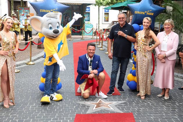 Mross erhält Stern auf Walk of Fame in Rust Rust, 20082026 Stefan Mross: Der Sänger, Entertainer und Moderator der beliebten ARD-Sendung Immer wieder sonntags erhält seinen eigenen Stern auf dem Walk of Fame im Europa-Park. Baden- Württemberg Germany *** Mross Receives a Star on the Walk of Fame in Rust Rust, 20082026 Stefan Mross The singer, entertainer, and host of the popular ARD show *Immer wieder sonntags* receives his own star on the Walk of Fame at Europa-Park in Baden-Württemberg, Germany Copyright: xMatthiasxGränzdörferx