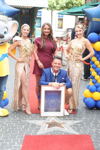 Stefan Mross und Eva Luginger bei der Ehrung von Stefan Mross mit einem Stern auf dem Walk of Fame des Europa-Parks im Europa-Park Rust. Rust, 20.08.2026 *** Stefan Mross and Eva Luginger at the ceremony honoring Stefan Mross with a star on the Europa-Park Walk of Fame at Europa-Park Rust, Rust, August 20, 2026 Copyright: xAgenturxMatthiasxWehnertx xM.xGränzdörferx