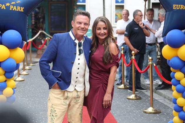 Stefan Mross und Eva Luginger bei der Ehrung von Stefan Mross mit einem Stern auf dem Walk of Fame des Europa-Parks im Europa-Park Rust. Rust, 20.08.2026 *** Stefan Mross and Eva Luginger at the ceremony honoring Stefan Mross with a star on the Europa-Park Walk of Fame at Europa-Park Rust, Rust, August 20, 2026 Copyright: xAgenturxMatthiasxWehnertx xM.xGränzdörferx