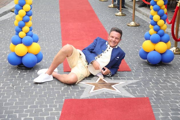 Stefan Mross bei der Ehrung von Stefan Mross mit einem Stern auf dem Walk of Fame des Europa-Parks im Europa-Park Rust. Rust, 20.08.2026 *** Stefan Mross at the ceremony honoring Stefan Mross with a star on the Europa-Park Walk of Fame at Europa-Park Rust, Rust, August 20, 2026 Copyright: xAgenturxMatthiasxWehnertx xM.xGränzdörferx