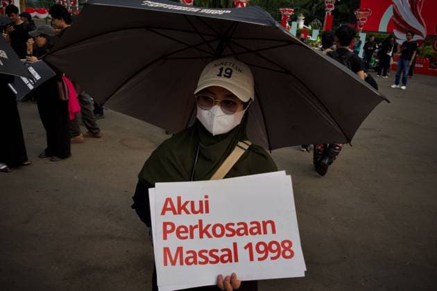 August 20, 2026, Jakarta, Indonesia: JAKARTA, INDONESIA, AUGUST 20, 2026: Human rights activists take part in the 921st Kamisan protest across from the Merdeka Palace in Jakarta. The weekly Thursday demonstration was held to mark World Humanitarian Day under the theme, Ã¢â‚¬oeThe State Must Protect Its People, Not Silence the PeopleÃ¢â‚¬â ¢s Voices! Jakarta Indonesia  - ZUMAq101 20260820_zna_q101_086 Copyright: xEdsahxSetiawanx