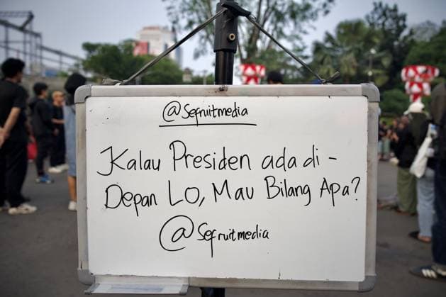 August 20, 2026, Jakarta, Indonesia: JAKARTA, INDONESIA, AUGUST 20, 2026: Human rights activists take part in the 921st Kamisan protest across from the Merdeka Palace in Jakarta. The weekly Thursday demonstration was held to mark World Humanitarian Day under the theme, Ã¢â‚¬oeThe State Must Protect Its People, Not Silence the PeopleÃ¢â‚¬â ¢s Voices! Jakarta Indonesia  - ZUMAq101 20260820_zna_q101_089 Copyright: xEdsahxSetiawanx