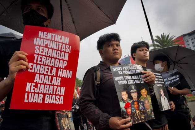 August 20, 2026, Jakarta, Indonesia: JAKARTA, INDONESIA, AUGUST 20, 2026: Human rights activists take part in the 921st Kamisan protest across from the Merdeka Palace in Jakarta. The weekly Thursday demonstration was held to mark World Humanitarian Day under the theme, Ã¢â‚¬oeThe State Must Protect Its People, Not Silence the PeopleÃ¢â‚¬â ¢s Voices! Jakarta Indonesia  - ZUMAq101 20260820_zna_q101_094 Copyright: xEdsahxSetiawanx