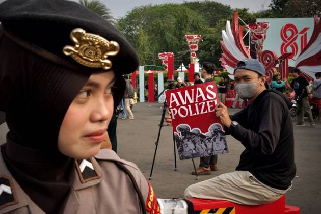 Human rights activists hold Kamisan protest in Jakarta JAKARTA, INDONESIA, AUGUST 20, 2026: Human rights activists take part in the 921st Kamisan protest across from the Merdeka Palace in Jakarta. The weekly Thursday demonstration was held to mark World Humanitarian Day under the theme, The State Must Protect Its People, Not Silence the People™s Voices! jakarta Indonesia Copyright: x xEdsahxSetiawanx xJNAxPressx