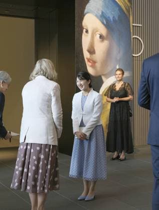 Princess Aiko visits exhibition of masterpieces by Dutch artists Japanese Princess Aiko (2nd from L) visits the Nakanoshima Museum of Art in Osaka on Aug. 20, 2026, for an exhibition of masterpieces by 17th-century Dutch artists, including Vermeer s Girl with a Pearl Earring. (Pool photo)  A14AA0005626340P