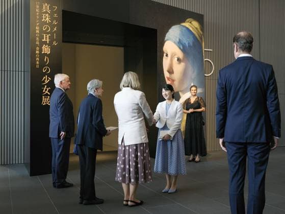 Princess Aiko visits exhibition of masterpieces by Dutch artists Japanese Princess Aiko (4th from L) visits the Nakanoshima Museum of Art in Osaka on Aug. 20, 2026, for an exhibition of masterpieces by 17th-century Dutch artists, including Vermeer s Girl with a Pearl Earring. (Pool photo)  A14AA0005626341P