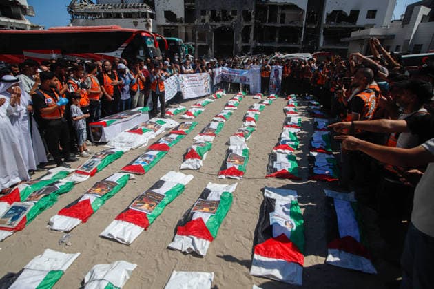 Funeral for 50 Palestinians - Gaza Relatives and local residents attend the funeral ceremony for 50 Palestinians, whose bodies were recovered from the rubble of buildings destroyed in intense Israeli bombardments, at the courtyard of Al-Shifa Medical Complex in Gaza City, Gaza, Palestine on August 20, 2026. Following extensive search and rescue operations by Palestinian Civil Defense teams, the recovered bodies were brought to the medical complex before being laid to rest by grieving families and community members. Photo by Ramez Habboub ABACAPRESS.COM Palestine  Copyright: xHabboubxRamez ABACAx