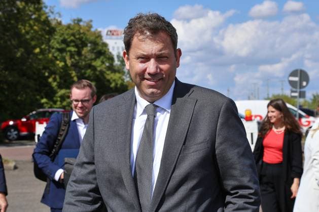 Halle (Saale), Sachsen-Anhalt, Deutschland, 20.08.2026: Riebeckplatz: Spatenstich Umbau Riebeckplatz : Bundesminister der Finanzen Lars Klingbeil (SPD) *** Halle (Saale), Saxony-Anhalt, Germany, August 20, 2026: Groundbreaking Ceremony for the Riebeckplatz Renovation Project; Federal Minister of Finance Lars Klingbeil (SPD) Copyright: xdtsxNachrichtenagenturx dts_130574