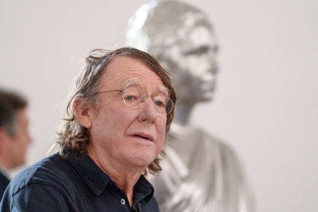 Charles Ray Gives a Press Preview at the Fridericianum in Kassel. Germany - Kassel, 20.08.2026 US sculptor Charles Ray is pictured next to his School Play (2014), a larger-than-life solid stainless-steel sculpture, during the press preview of his first institutional solo exhibition in Germany. The exhibition opens to the public on 22 August 2026 and runs until 3 January 2027. Artist: Charles Ray. Ausstellungsansicht Fridericianum, Kassel, 2026. Hesse