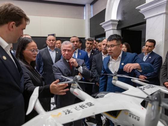 Jordan’s King Abdullah II Visits Technology Exhibition in Shenzhen Jordan’s King Abdullah II visits an exhibition of Chinese technology companies in Shenzhen, China, on August 20, 2026, featuring advanced technologies in robotics, air transport and logistics. The king also meets company executives to discuss opportunities for cooperation and partnership in innovation, digital transformation, research and development. Photo by Royal Hashemite Court apaimages Amman Amman Jordan 200816_China_JPO_01(5) Copyright: xapaimagesxRoyalxHashemitexCourtxx xapaimagesx