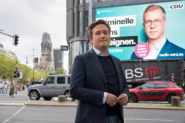 Berlin,20.08.2026,Vorstellung der Motive der zweiten Welle der Großflächenplakate zur Abgeordnetenhauswahl am 20.09.2026 der CDU mit Stefan Evers.Präsentiert werden die Plakate vom Generalsekretär der CDU Berlin,Lukas Krieger an der Ecke Kurfürstendamm Joachimsthalerstraße *** Berlin, August 20, 2026,Presentation of the designs for the second wave of large-format posters for the CDU’s House of Representatives election on September 20, 2026, featuring Stefan Evers. The posters will be presented by Lukas Krieger, Secretary General of the CDU Berlin, at the corner of Kurfürstendamm and Joachimsthalerstraße.