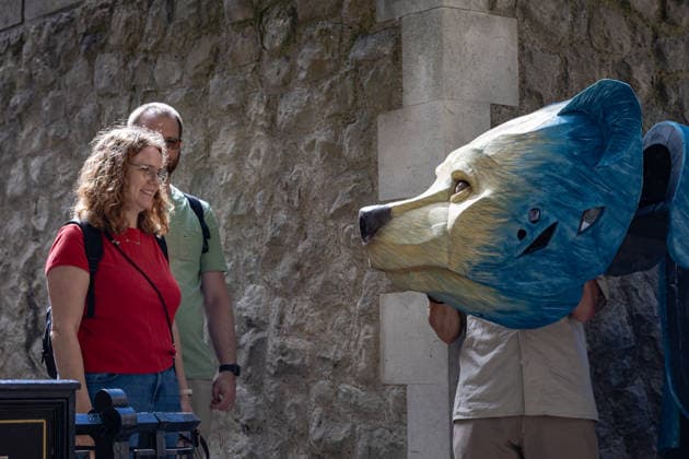 Imagining Animals at the Tower of London, London, UK 20 August 2026 Performers in animal costumes interact with visitors during Imagining Animals at the Tower of London, London, UK, on 20 August 2026. The performance, commissioned and produced by Historic Royal Palaces and created by artistic directors Mervyn Millar and Suzy Willson, uses puppetry, music and movement to reimagine the Tower s history as home to a Royal Menagerie for over 600 years, running until 31 August 2026., Credit:PETE SPELLER Avalon  Copyright: xPETExSPELLERx xAvalonx 1126341763