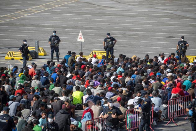 News Bilder des Tages Police Clear Trampolín Beach in Ceuta Migrants cleared from Trampolín Beach on their way to be relocated, August 20, 2026, in Ceuta, Spain. Police have begun to clear the makeshift migrant camp on Trampolín Beach in Ceuta. The autonomous city continues to face a serious humanitarian crisis following the historic mass influx of more than 70,000 migrants who swam across the Tarajal Strait on 30 and 31 of last July 20 AUGUST 2026 Ceuta Ceuta, Spain  Copyright: xMarcosxMorenox 7722752