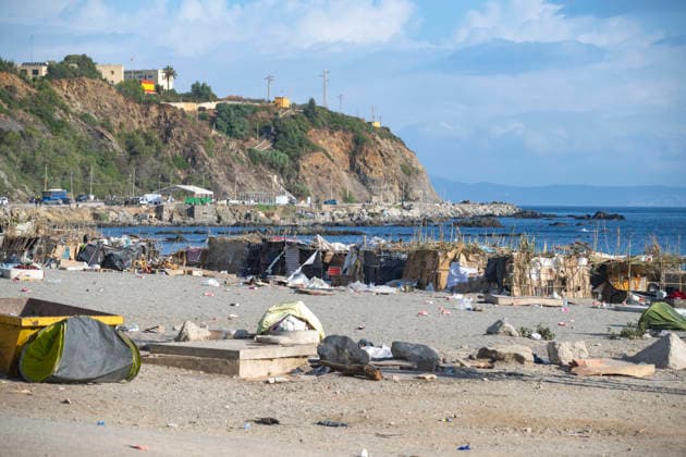 Police Clear Trampolín Beach in Ceuta Cleanup efforts at Trampolín Beach following its clearance, August 20, 2026, in Ceuta, Spain. Police have begun clearing the makeshift migrant camp at Trampolín Beach in Ceuta. The autonomous city continues to face a serious humanitarian crisis following the historic mass influx of more than 70,000 migrants who swam across the Tarajal Strait on 30 and 31 of last July. AUGUST 20, 2026, Ceuta, Ceuta, Spain  Copyright: xMarcosxMorenox 7722767