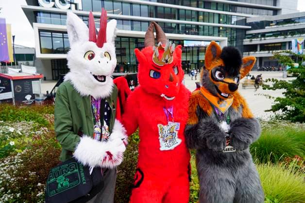 CNTV FELLNASEN - Mann und Frau tragen Fell Tausende von Teilnehmern sind in diesen Tagen auf der Eurofurence Convention und verkleiden sich als Fantasie Tiere alles natürlich aus Kunstfell und keine echten Tierhaut Tierhaare im CCH am 20.AUGUST 2026 in Hamburg Hamburg Deutschland *** CNTV FUR-NOSED Men and women are wearing fur. Thousands of participants are attending the Eurofurence Convention these days and dressing up as fantasy animals—all made of faux fur, of course, and no real animal skin or fur—at the CCH on August 20, 2026, in Hamburg, Germany.