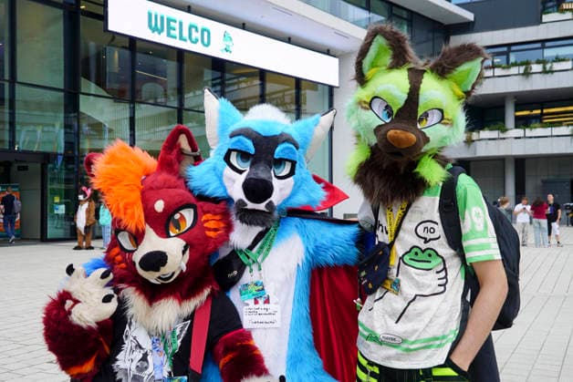 CNTV FELLNASEN - Mann und Frau tragen Fell Tausende von Teilnehmern sind in diesen Tagen auf der Eurofurence Convention und verkleiden sich als Fantasie Tiere alles natürlich aus Kunstfell und keine echten Tierhaut Tierhaare im CCH am 20.AUGUST 2026 in Hamburg Hamburg Deutschland *** CNTV FUR-NOSED Men and women are wearing fur. Thousands of participants are attending the Eurofurence Convention these days and dressing up as fantasy animals—all made of faux fur, of course, and no real animal skin or fur—at the CCH on August 20, 2026, in Hamburg, Germany.