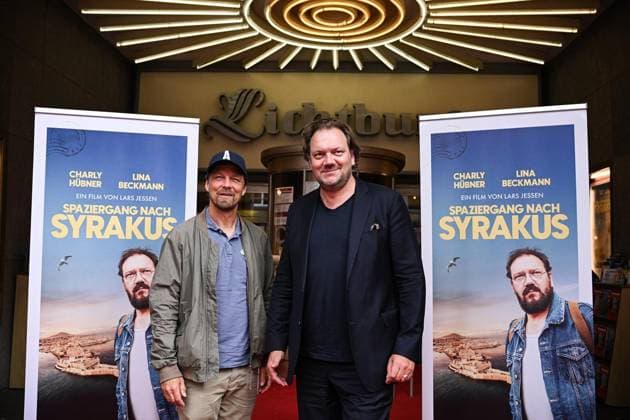 Spaziergang nach Syrakus Lichtburg ** NUR FÜR REDAKTIONELLE ZWECKE ** EDITORIAL USE ONLY **<p>Schauspieler Charly Hübner und Regisseur Lars Jessen, am 20.08.2026 in Essen. Charly Hübner und Lars Jessen präsentieren ihren neuen Film Spaziergang nach Syrakus in der Lichtburg. Deutschland Essen Copyright: SocratesxTassos *** A Walk to Syracuse Lichtburg ** FOR EDITORIAL USE ONLY ** EDITORIAL USE ONLY ** p Actor Charly Hübner and director Lars Jessen, on August 20, 2026, in Essen. Charly Hübner and Lars Jessen present their new film *A Walk to Syracuse* at the Lichtburg in Essen, Germany. Copyright SocratesxTassos Copyright: SocratesxTassos doc878r475eemp18olxs9et ,EDITORIAL USE ONLY
