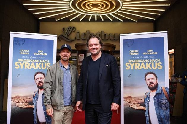 Spaziergang nach Syrakus Lichtburg ** NUR FÜR REDAKTIONELLE ZWECKE ** EDITORIAL USE ONLY **<p>Schauspieler Charly Hübner und Regisseur Lars Jessen, am 20.08.2026 in Essen. Charly Hübner und Lars Jessen präsentieren ihren neuen Film Spaziergang nach Syrakus in der Lichtburg. Deutschland Essen Copyright: SocratesxTassos *** A Walk to Syracuse Lichtburg ** FOR EDITORIAL USE ONLY ** EDITORIAL USE ONLY ** p Actor Charly Hübner and director Lars Jessen, on August 20, 2026, in Essen. Charly Hübner and Lars Jessen present their new film *A Walk to Syracuse* at the Lichtburg in Essen, Germany. Copyright SocratesxTassos Copyright: SocratesxTassos doc878r4793uw6ov14tpyn ,EDITORIAL USE ONLY