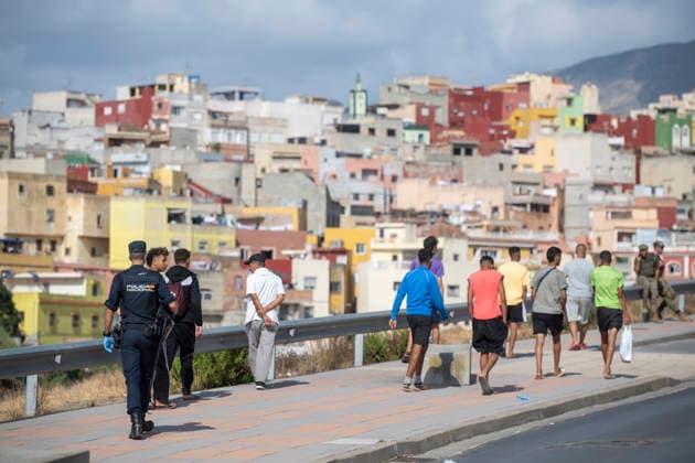 Police Clear Trampolín Beach in Ceuta Migrants cleared from Trampolín Beach on their way to be relocated, August 20, 2026, in Ceuta, Spain. Police have begun to clear the makeshift migrant camp on Ceuta’s Trampolín Beach. The autonomous city continues to face a serious humanitarian crisis following the historic mass influx of more than 70,000 migrants who swam across the Tarajal Strait on 30th and 31st of last July. AUGUST 20, 2026 Ceuta, Spain  Copyright: xMarcosxMorenox 7722798