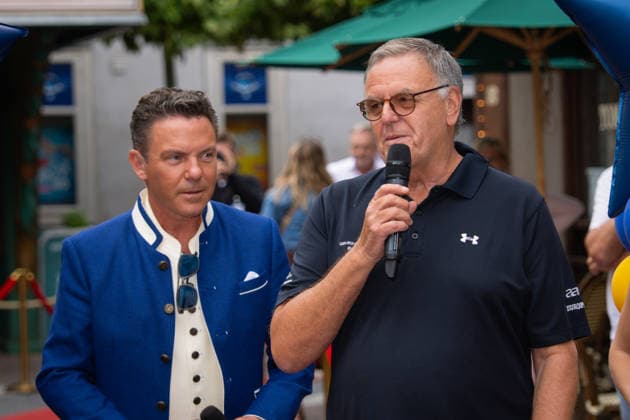 Stefan Mross, Europa-Park, Rust, Walk of Fame, Stern, Sternehrung, Auszeichnung, Sternenthüllung, Ehrung, Schlagersänger, Entertainer, Moderator, Musiker, Prominenter, Schlager, Volksmusik, Fernsehen, ARD, Das Erste, SWR, Immer wieder sonntags, TV-Show, Unterhaltungsshow, Abschiedssaison, letzte Staffel, Show-Aus, Sendungsende, Spardruck, TV-Aus, Abschied, 2026, Europa-Park Rust, Freizeitpark, Medien, Fernsehen, deutsche Unterhaltung, Schlagerstar, Symbolfoto, Prominenz, Jubiläum, Karriere, Würdigung, Walk of Fame Europa-Park, Roland Mack, Rust Europa Park Baden-Württemberg Deutschland *** Stefan Mross, Europa-Park, Rust, Walk of Fame, star, star induction, award, star unveiling, tribute, pop singer, entertainer, host, musician, celebr Copyright: xFINLEYxMÖRCHx
