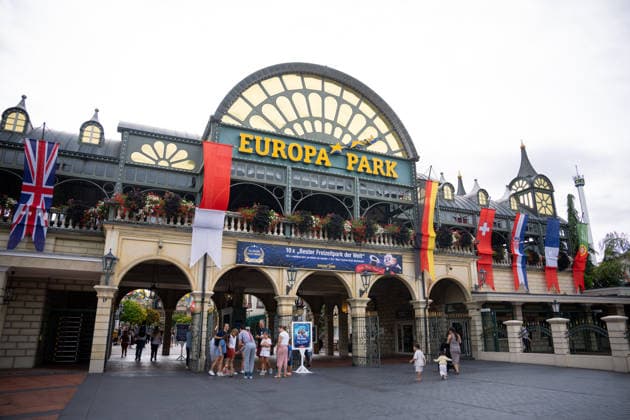 Stefan Mross, Europa-Park, Rust, Walk of Fame, Stern, Sternehrung, Auszeichnung, Sternenthüllung, Ehrung, Schlagersänger, Entertainer, Moderator, Musiker, Prominenter, Schlager, Volksmusik, Fernsehen, ARD, Das Erste, SWR, Immer wieder sonntags, TV-Show, Unterhaltungsshow, Abschiedssaison, letzte Staffel, Show-Aus, Sendungsende, Spardruck, TV-Aus, Abschied, 2026, Europa-Park Rust, Freizeitpark, Medien, Fernsehen, deutsche Unterhaltung, Schlagerstar, Symbolfoto, Prominenz, Jubiläum, Karriere, Würdigung, Walk of Fame Europa-Park Rust Europa Park Baden-Württemberg Deutschland *** Stefan Mross, Europa-Park, Rust, Walk of Fame, star, star ceremony, award, star unveiling, tribute, pop singer, entertainer, host, musician, celebrity, pop music, Copyright: xFINLEYxMÖRCHx