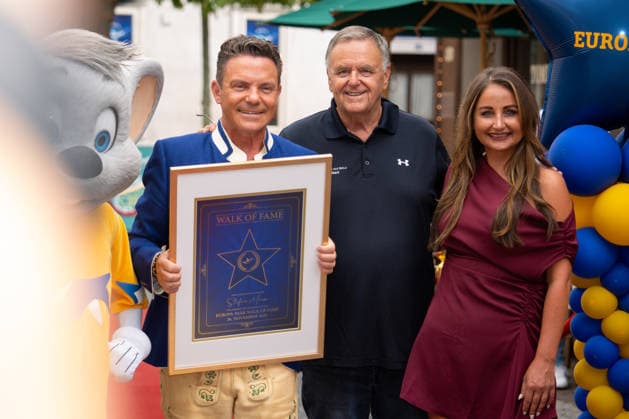 Stefan Mross, Europa-Park, Rust, Walk of Fame, Stern, Sternehrung, Auszeichnung, Sternenthüllung, Ehrung, Schlagersänger, Entertainer, Moderator, Musiker, Prominenter, Schlager, Volksmusik, Fernsehen, ARD, Das Erste, SWR, Immer wieder sonntags, TV-Show, Unterhaltungsshow, Abschiedssaison, letzte Staffel, Show-Aus, Sendungsende, Spardruck, TV-Aus, Abschied, 2026, Europa-Park Rust, Freizeitpark, Medien, Fernsehen, deutsche Unterhaltung, Schlagerstar, Symbolfoto, Prominenz, Jubiläum, Karriere, Würdigung, Walk of Fame Europa-Park, Roland Mack, Rust Europa Park Baden-Württemberg Deutschland *** Stefan Mross, Europa-Park, Rust, Walk of Fame, star, star ceremony, award, star unveiling, tribute, pop singer, entertainer, host, musician, celebri Copyright: xFINLEYxMÖRCHx