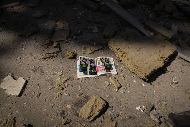 Russian airstrike hit Kramatorsk KRAMATORSK, UKRAINE - AUGUST 20: A children s clothing magazine lies on the ground of a devastated street following a Russian airstrike in a commercial area of Kramatorsk, Ukraine, on August 20, 2026. Francisco Richart Anadolu Donets ka Oblast Ukraine. Editorial use only. Please get in touch for any other usage.  Copyright: x2026xAnadoluxFranciscoxRichartx