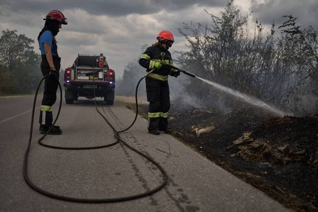 Firefighters battle wildfire near Petrinje PETRINJE, SLOVENIA, AUGUST 20, 2026: Firefighters and aerial water bombers battle a wildfire near ÄarnotiÄe that spread toward the village of Petrinje in the Koper area of southwestern Slovenia. The fire burned several hectares of woodland and scrubland before being brought under control. Around 100 firefighters, along with police and Air Tractor firefighting aircraft, took part in the operation. Cleanup work continued after the fire was contained. Petrinje Slovenia Copyright: x xGiovannixAiellox xJNAxPressx