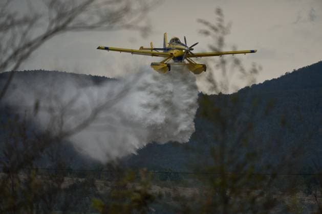 Firefighters battle wildfire near Petrinje PETRINJE, SLOVENIA, AUGUST 20, 2026: Firefighters and aerial water bombers battle a wildfire near ÄarnotiÄe that spread toward the village of Petrinje in the Koper area of southwestern Slovenia. The fire burned several hectares of woodland and scrubland before being brought under control. Around 100 firefighters, along with police and Air Tractor firefighting aircraft, took part in the operation. Cleanup work continued after the fire was contained. Petrinje Slovenia Copyright: x xGiovannixAiellox xJNAxPressx
