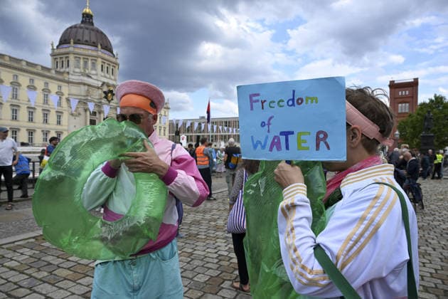 Protesters gather in Berlin calling for end to century-old swimming ban in Spree River BERLIN, GERMANY - AUGUST 20: Demonstrators gather at Schinkelplatz near the Spree River in Berlin, Germany, on August 20, 2026, to demand the lifting of a 101-year-old swimming ban in the historic waterway. Responding to a call by the Flussbad Berlin association, participants displayed banners and placards advocating for clean water initiatives and public access to open-water swimming along designated central stretches of the river. Halil Sagirkaya Anadolu Berlin Germany. Editorial use only. Please get in touch for any other usage.  Copyright: x2026xAnadoluxHalilxSagirkayax