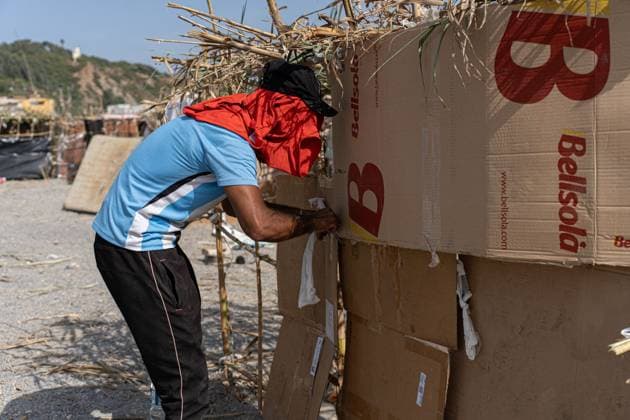 Migrants live in makeshift settlement on Ceuta beach CEUTA, SPAIN, AUGUST 20, 2026: Hundreds of migrants live in a makeshift settlement at Trampolin Beach in Ceuta, using shelters built from reeds, plastic and other discarded materials. Ceuta Spain Copyright: x xClaudioxPalmax xJNAxPressx