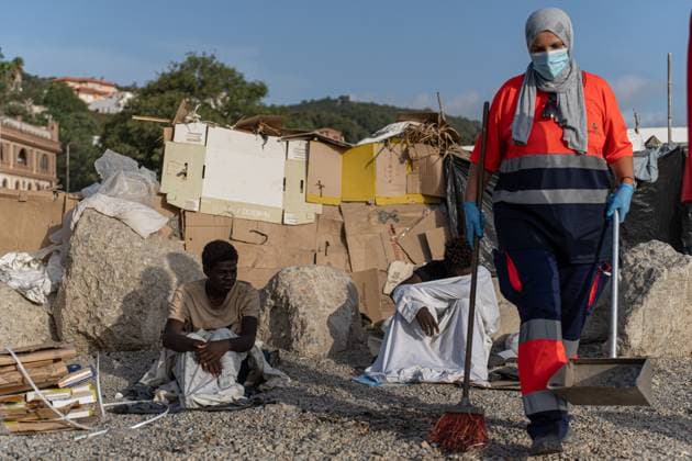 Migrants live in makeshift settlement on Ceuta beach CEUTA, SPAIN, AUGUST 20, 2026: Hundreds of migrants live in a makeshift settlement at Trampolin Beach in Ceuta, using shelters built from reeds, plastic and other discarded materials. Ceuta Spain Copyright: x xClaudioxPalmax xJNAxPressx